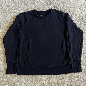 Plain black crewneck🖤